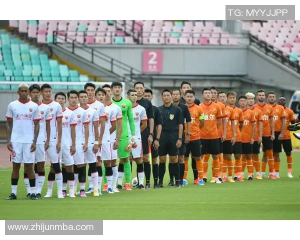 武汉足球队逆袭之路揭秘：从低谷到巅峰的精彩旅程与奋斗故事